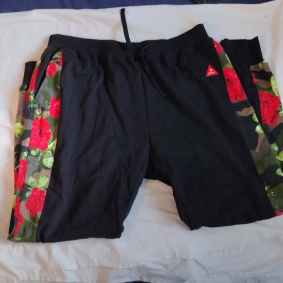 Asphalt Yacht Club Men's Floral Camo Jogger & Shirt Set - Picture 8 of 16